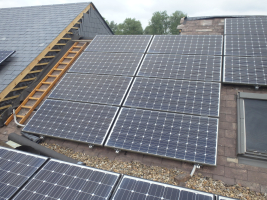 Renovatie natuurleien dak met zonnepanelen